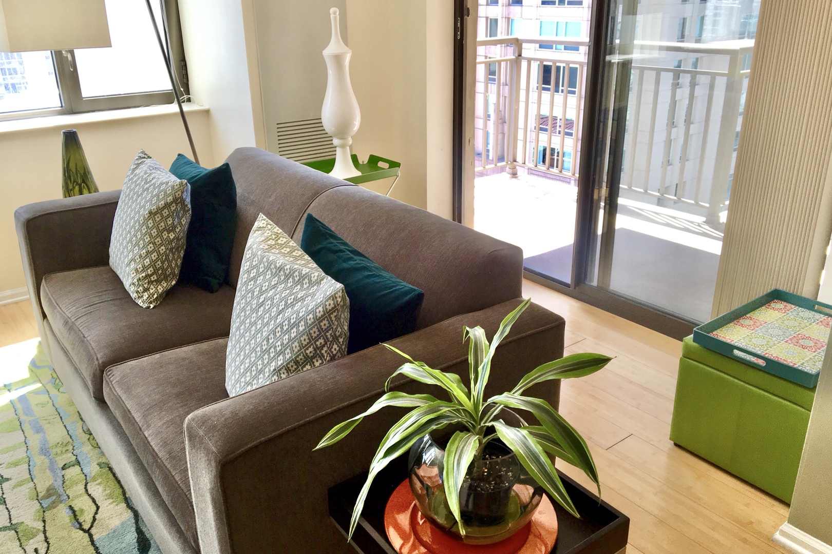 Chicago, Illinois 60654, United States, 1 Bedroom Bedrooms, ,1 BathroomBathrooms,Residential,Active,228507