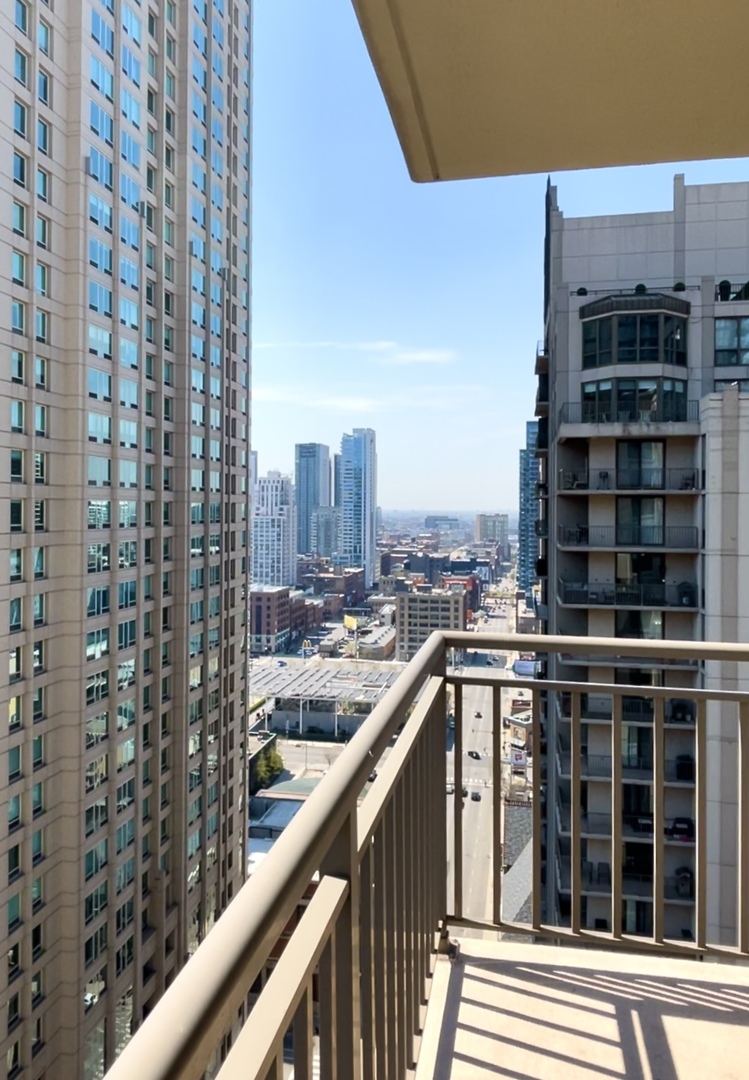 Chicago, Illinois 60654, United States, 1 Bedroom Bedrooms, ,1 BathroomBathrooms,Residential,Active,228507