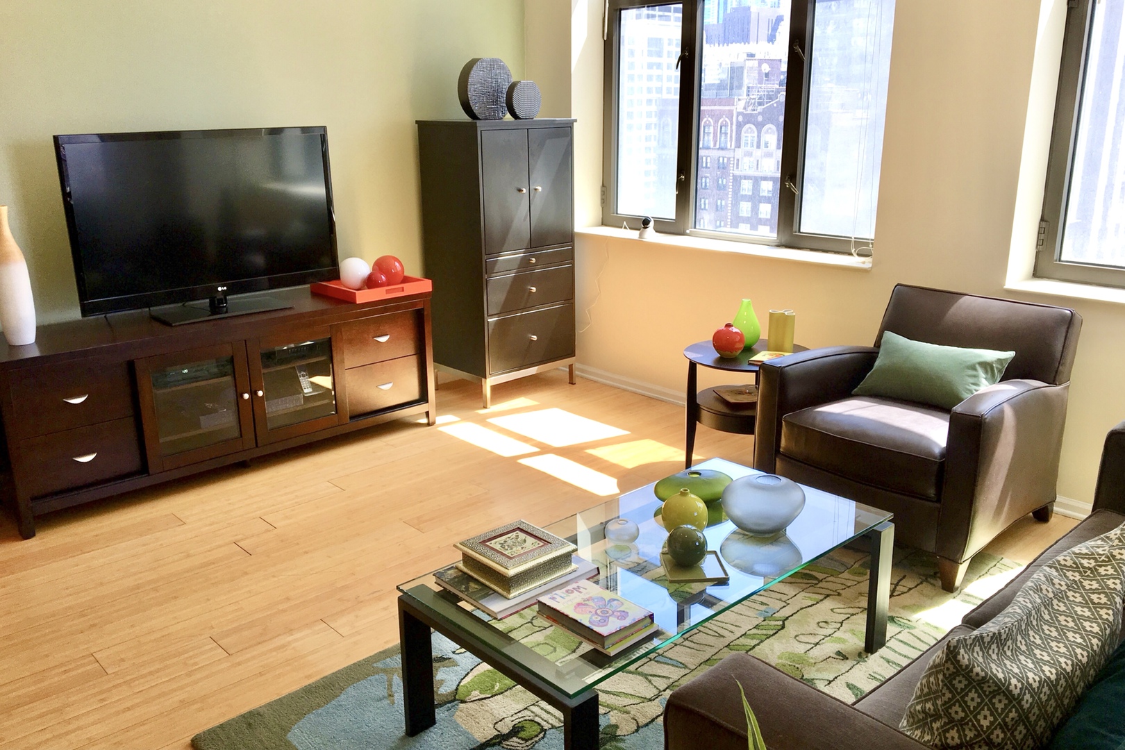 Chicago, Illinois 60654, United States, 1 Bedroom Bedrooms, ,1 BathroomBathrooms,Residential,Active,228507