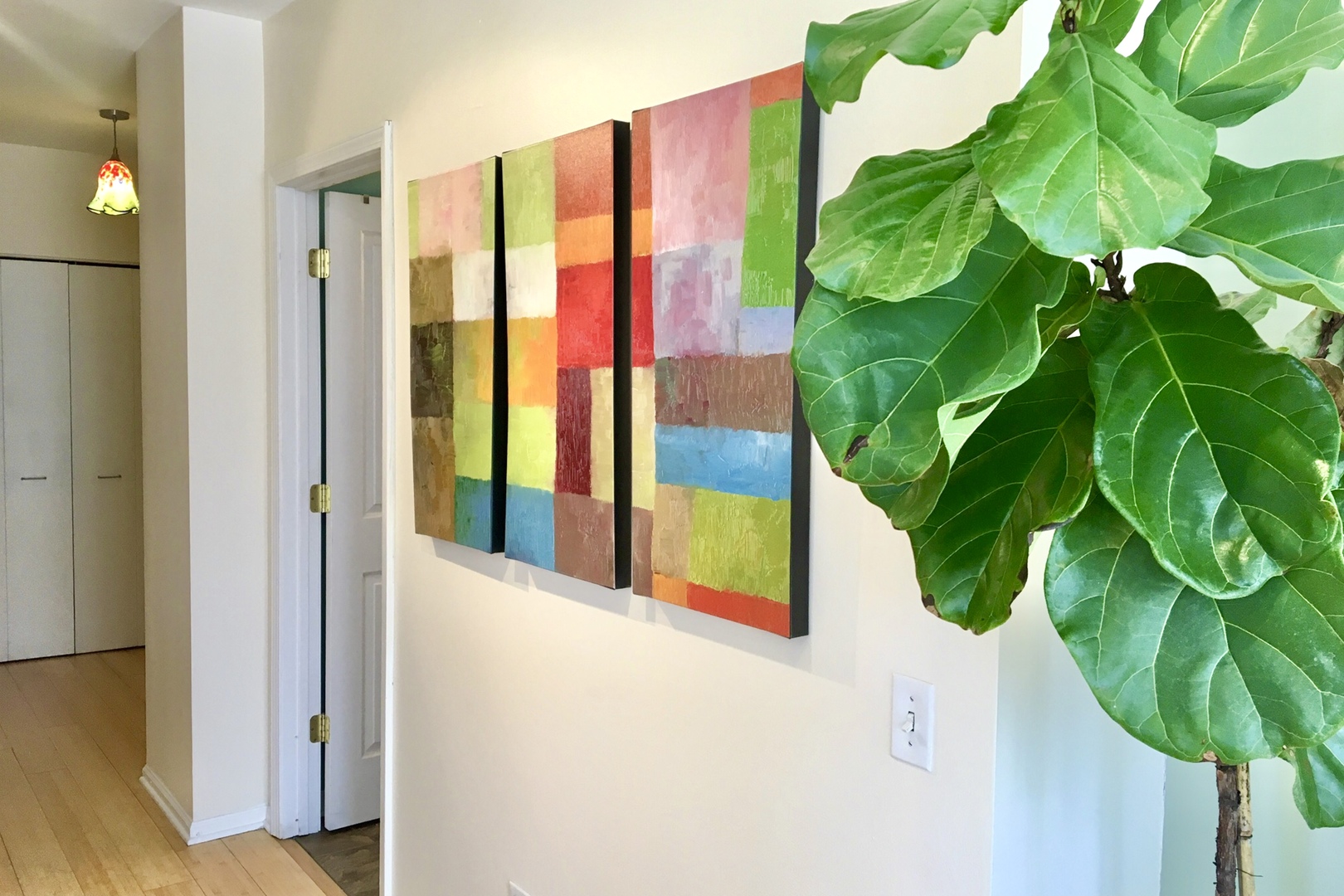 Chicago, Illinois 60654, United States, 1 Bedroom Bedrooms, ,1 BathroomBathrooms,Residential,Active,228507