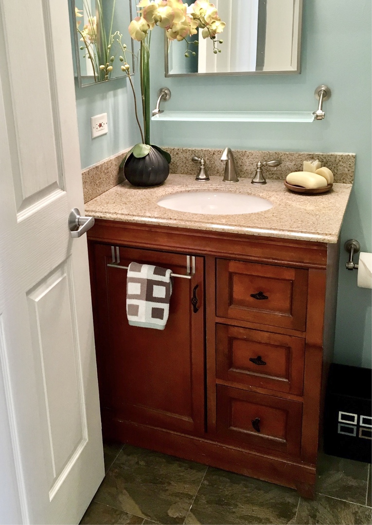 Chicago, Illinois 60654, United States, 1 Bedroom Bedrooms, ,1 BathroomBathrooms,Residential,Active,228507