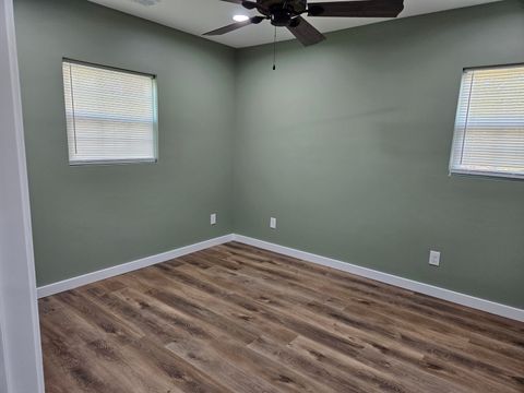 Tiny photo for 203 Dorris Drive, Metropolis, IL 62960 (MLS # 12610992)