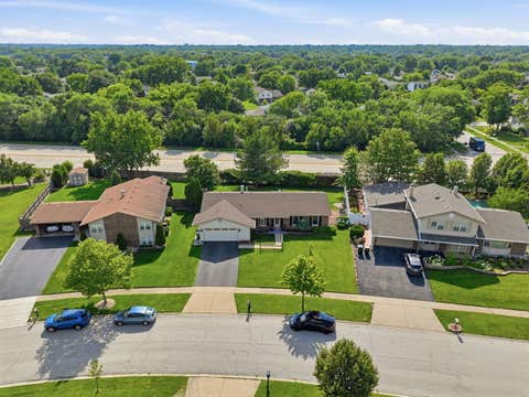 Tiny photo for 1503 Haise Lane, Elk Grove Village, IL 60007 (MLS # 12671068)