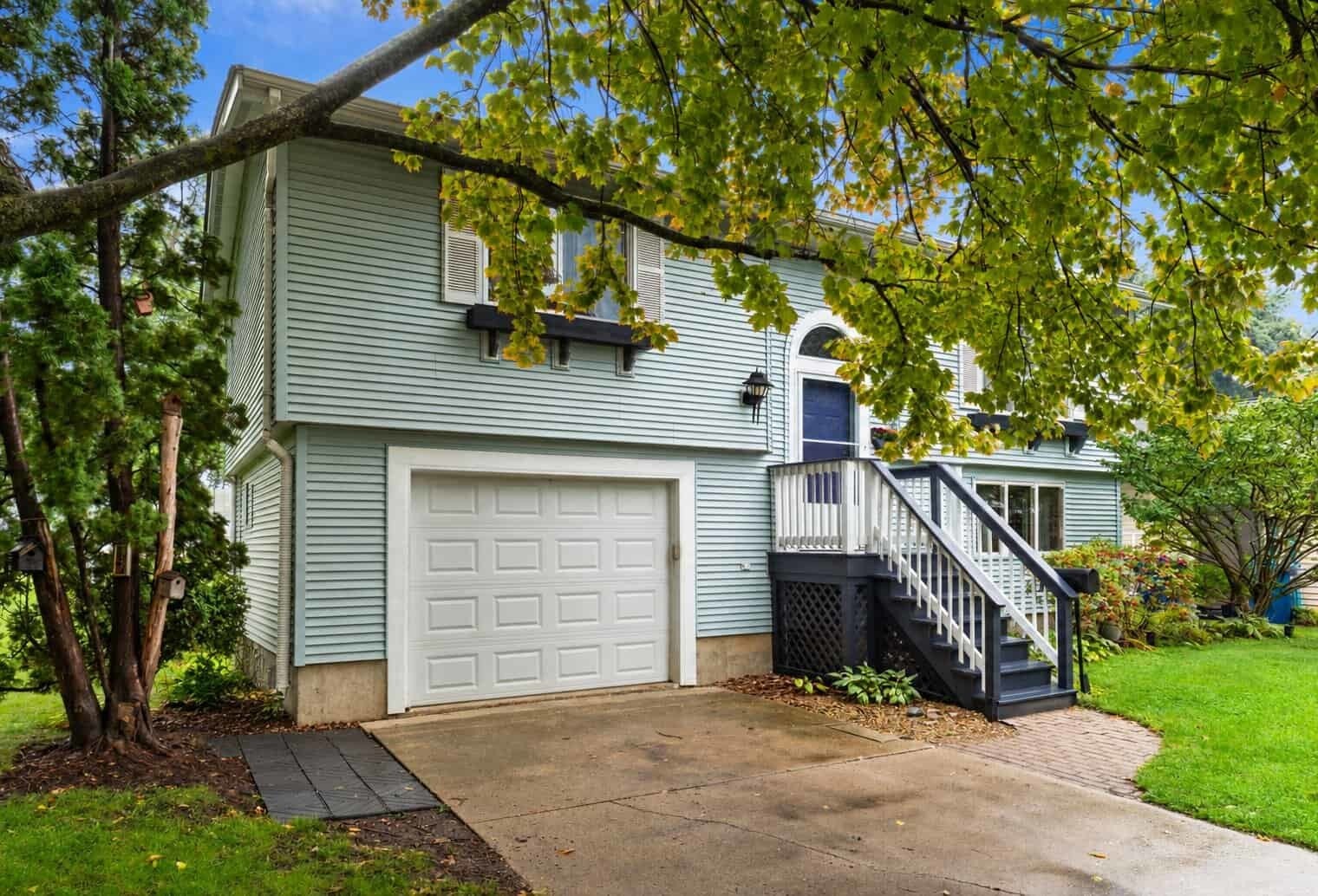 6 Lee Court