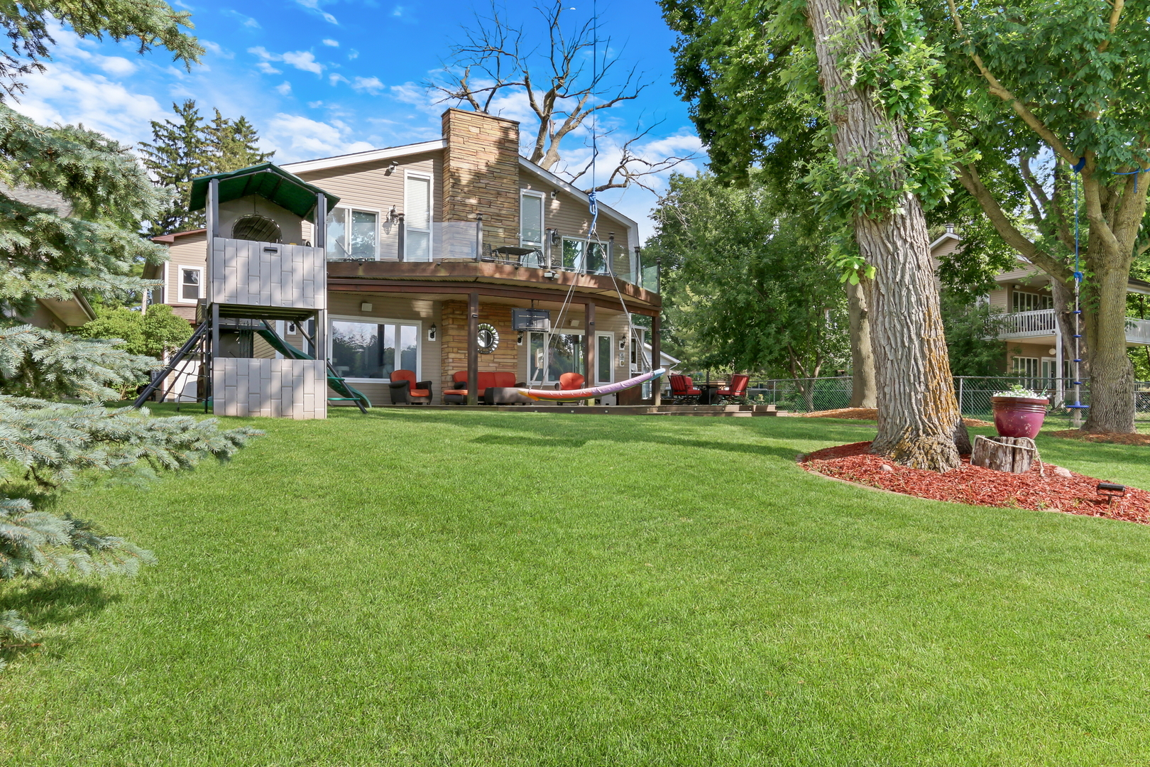 2407 N Villa Lane