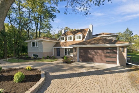 Photo of 604 E Camp Mcdonald Road, Prospect Heights, IL 60070 (MLS # 12795491)
