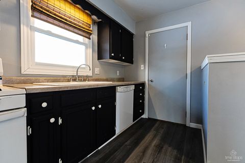 Tiny photo for 767 Adams Street, Ottawa, IL 61350 (MLS # 12528735)