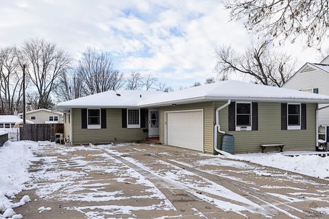Photo of 767 Adams Street, Ottawa, IL 61350 (MLS # 12528735)