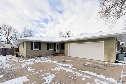 Tiny photo for 767 Adams Street, Ottawa, IL 61350 (MLS # 12528735)