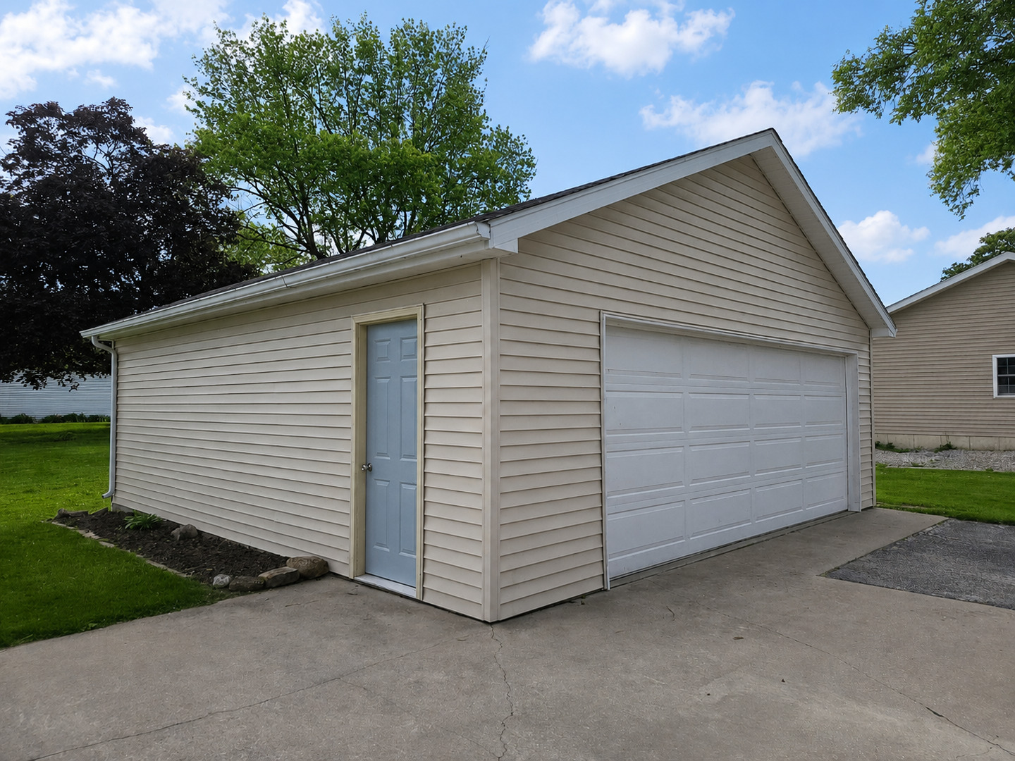 302 E Fine Street