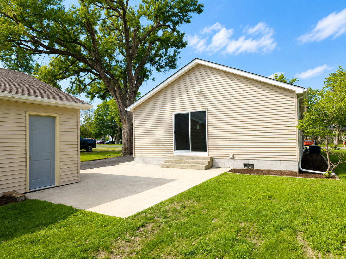 302 E Fine Street