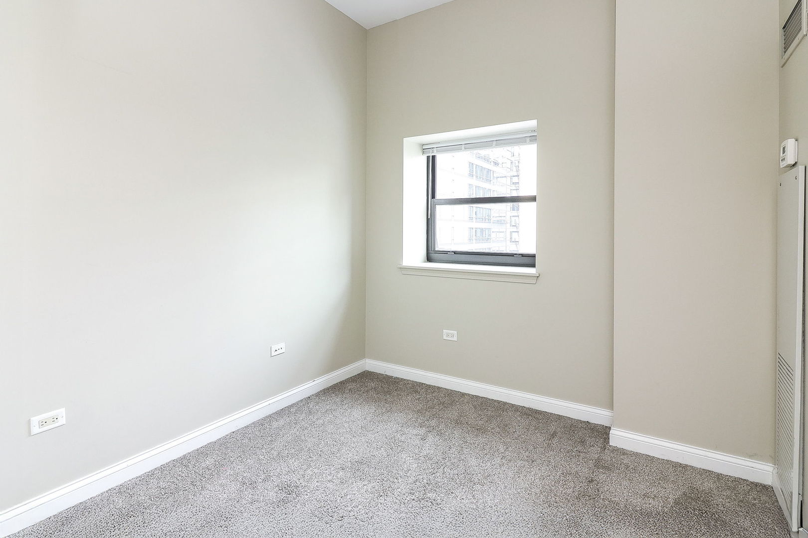 8 W Monroe Street 1007