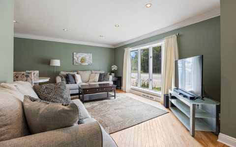 Tiny photo for 532 Landmeier Road, Elk Grove Village, IL 60007 (MLS # 12610055)