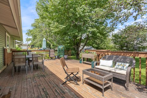 Tiny photo for 532 Landmeier Road, Elk Grove Village, IL 60007 (MLS # 12610055)