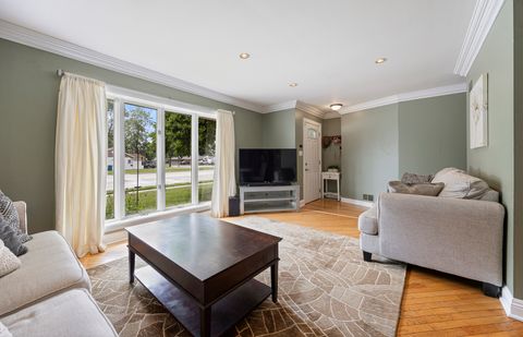 Tiny photo for 532 Landmeier Road, Elk Grove Village, IL 60007 (MLS # 12610055)