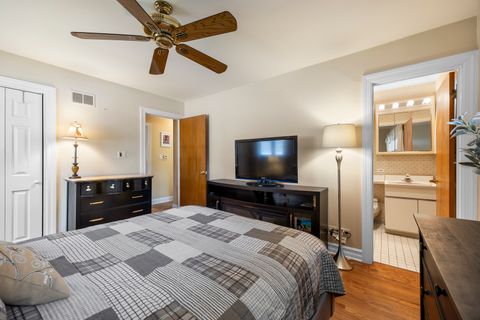 Tiny photo for 532 Landmeier Road, Elk Grove Village, IL 60007 (MLS # 12610055)