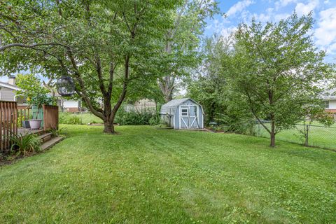 Tiny photo for 532 Landmeier Road, Elk Grove Village, IL 60007 (MLS # 12610055)