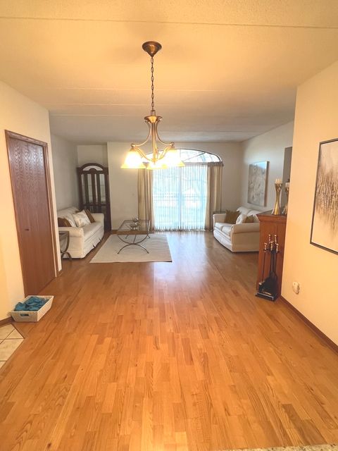 9420 S 77th Court 2E Hickory Hills IL 60457