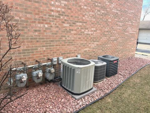 Tiny photo for 9420 S 77th Court #2E, Hickory Hills, IL 60457 (MLS # 12546230)