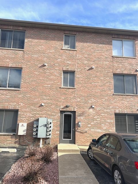 Tiny photo for 9420 S 77th Court #2E, Hickory Hills, IL 60457 (MLS # 12546230)