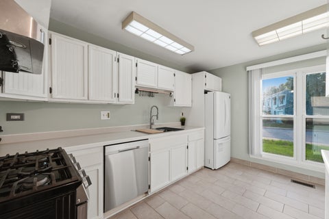 Tiny photo for 29W434 Hawthorne Lane, Warrenville, IL 60555 (MLS # 12740685)