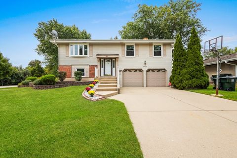 2004 E Parkview Circle Hoffman Estates IL 60169