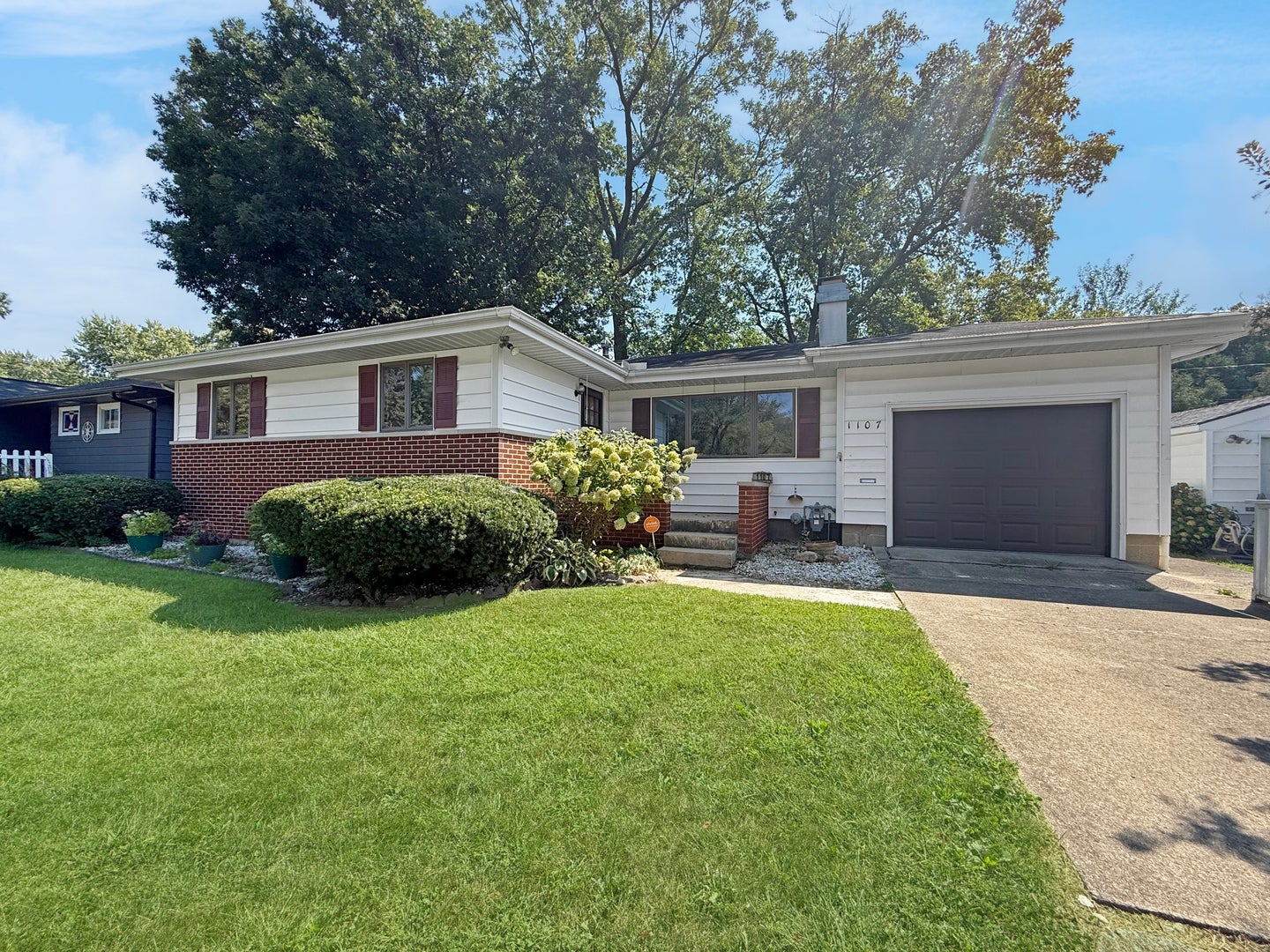 1107 E Fairlawn Drive