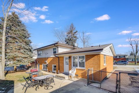 Tiny photo for 126 N Floyd Lane, Chicago Heights, IL 60411 (MLS # 12417241)