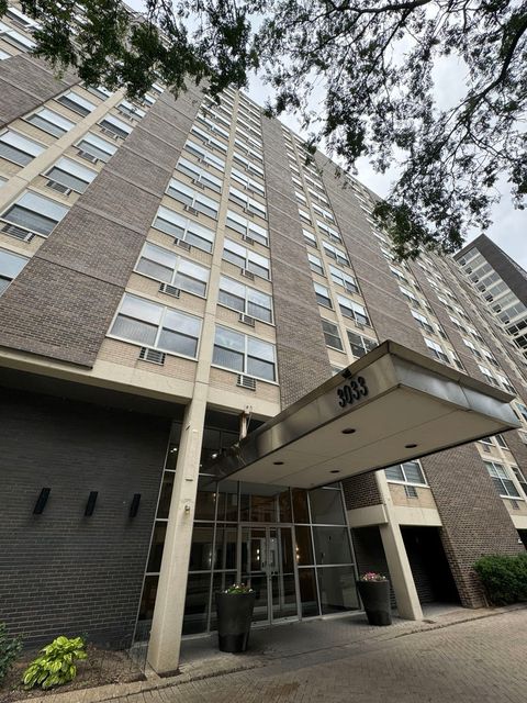 Photo of 3033 N SHERIDAN Road #1505, Chicago, IL 60657 (MLS # 12625066)