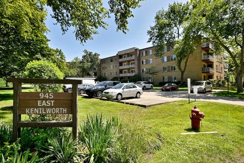 Tiny photo for 945 E Kenilworth Avenue #325, Palatine, IL 60074 (MLS # 12734905)