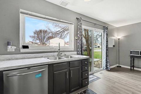 Tiny photo for 554 Alton Court, Carol Stream, IL 60188 (MLS # 12602409)