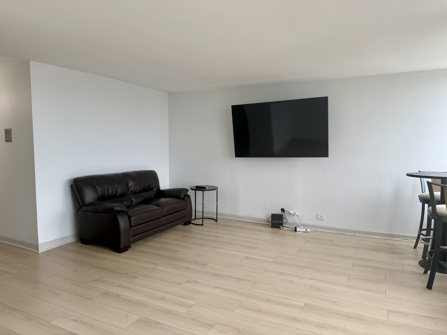 655 W Irving Park Road 4805