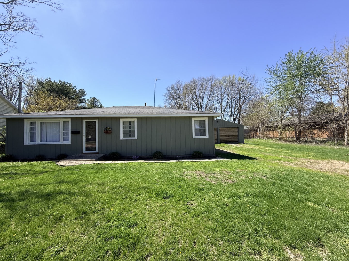 114 S Commercial Avenue