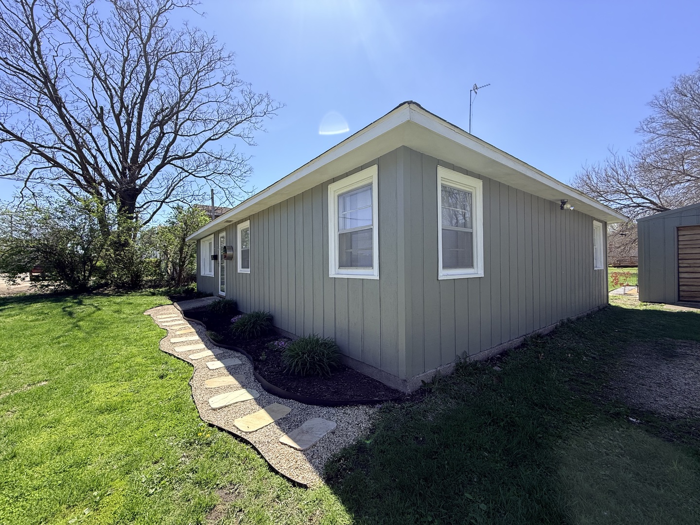 114 S Commercial Avenue