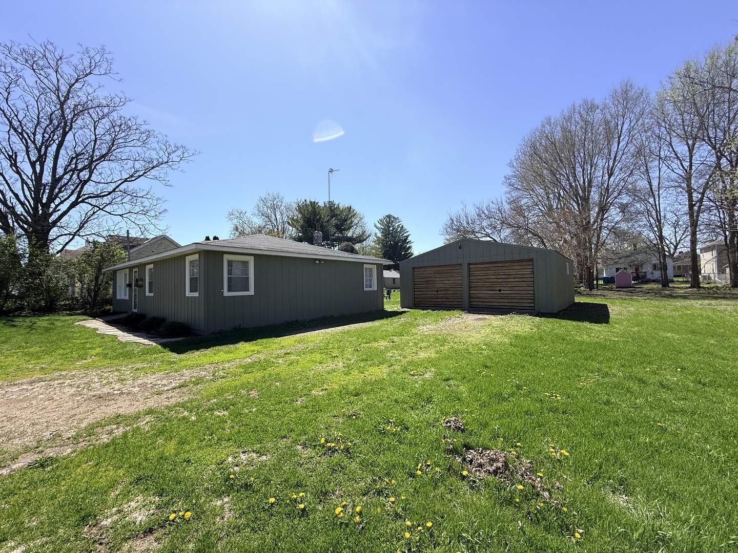 114 S Commercial Avenue