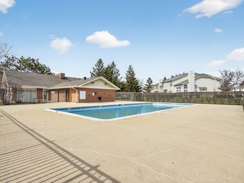 Tiny photo for 755 Whalom Lane #2c2, Schaumburg, IL 60173 (MLS # 12631316)