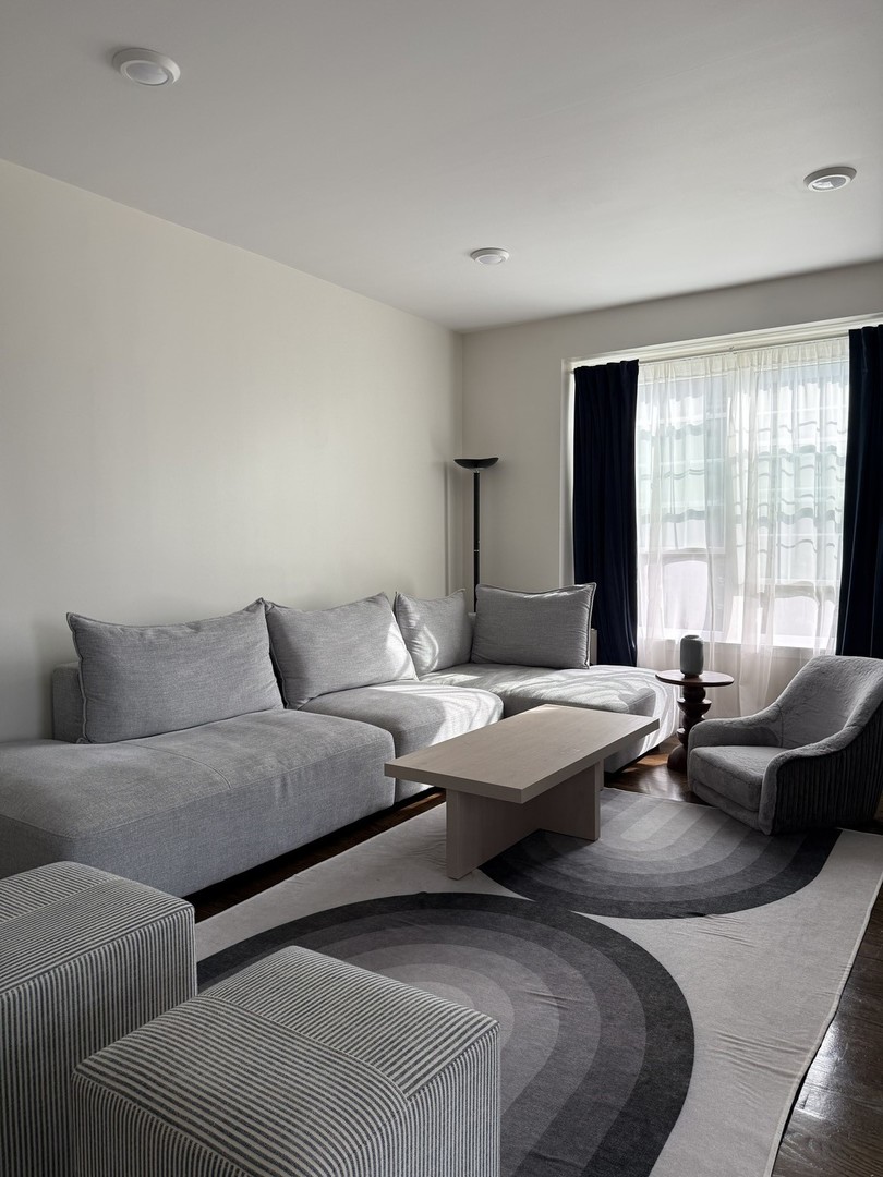 11S427 Rachael Court