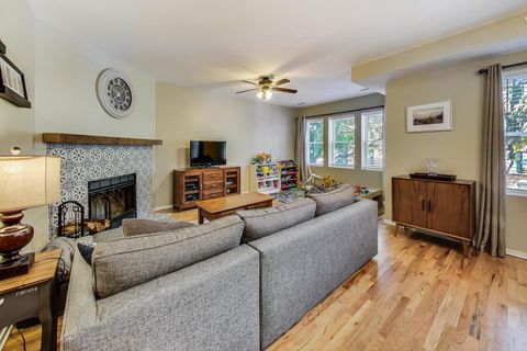 Tiny photo for 3055 W Sunnyside Avenue #1, Chicago, IL 60625 (MLS # 12462164)
