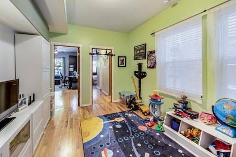 Tiny photo for 3055 W Sunnyside Avenue #1, Chicago, IL 60625 (MLS # 12462164)
