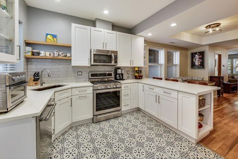 Tiny photo for 3055 W Sunnyside Avenue #1, Chicago, IL 60625 (MLS # 12462164)