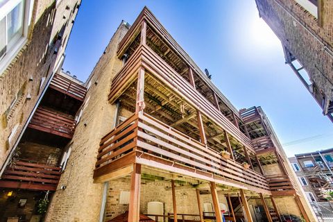 Tiny photo for 3055 W Sunnyside Avenue #1, Chicago, IL 60625 (MLS # 12462164)