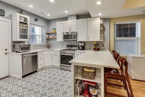 Tiny photo for 3055 W Sunnyside Avenue #1, Chicago, IL 60625 (MLS # 12462164)