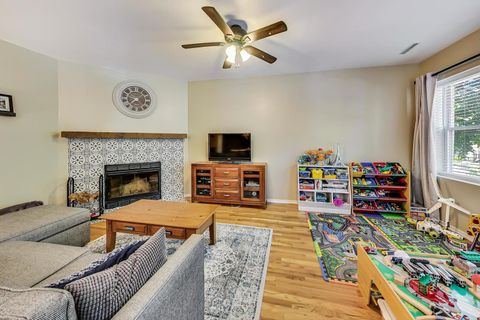 Tiny photo for 3055 W Sunnyside Avenue #1, Chicago, IL 60625 (MLS # 12462164)