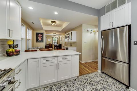 Tiny photo for 3055 W Sunnyside Avenue #1, Chicago, IL 60625 (MLS # 12462164)