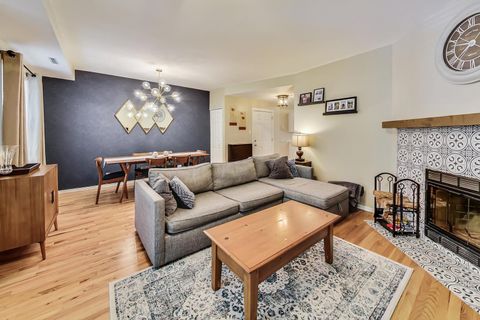 Tiny photo for 3055 W Sunnyside Avenue #1, Chicago, IL 60625 (MLS # 12462164)