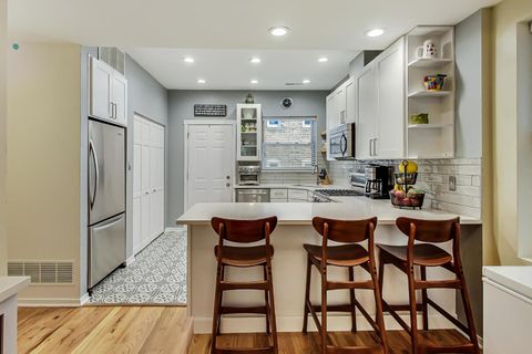 Tiny photo for 3055 W Sunnyside Avenue #1, Chicago, IL 60625 (MLS # 12462164)