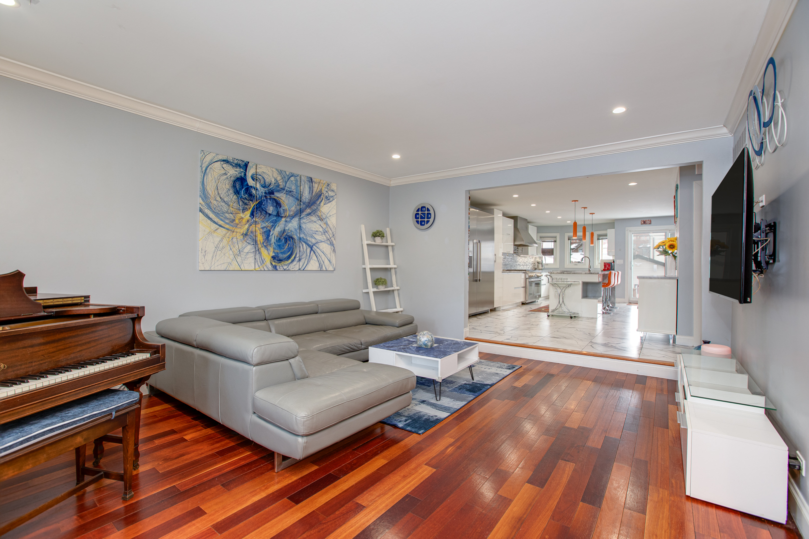 455 W 38th Street