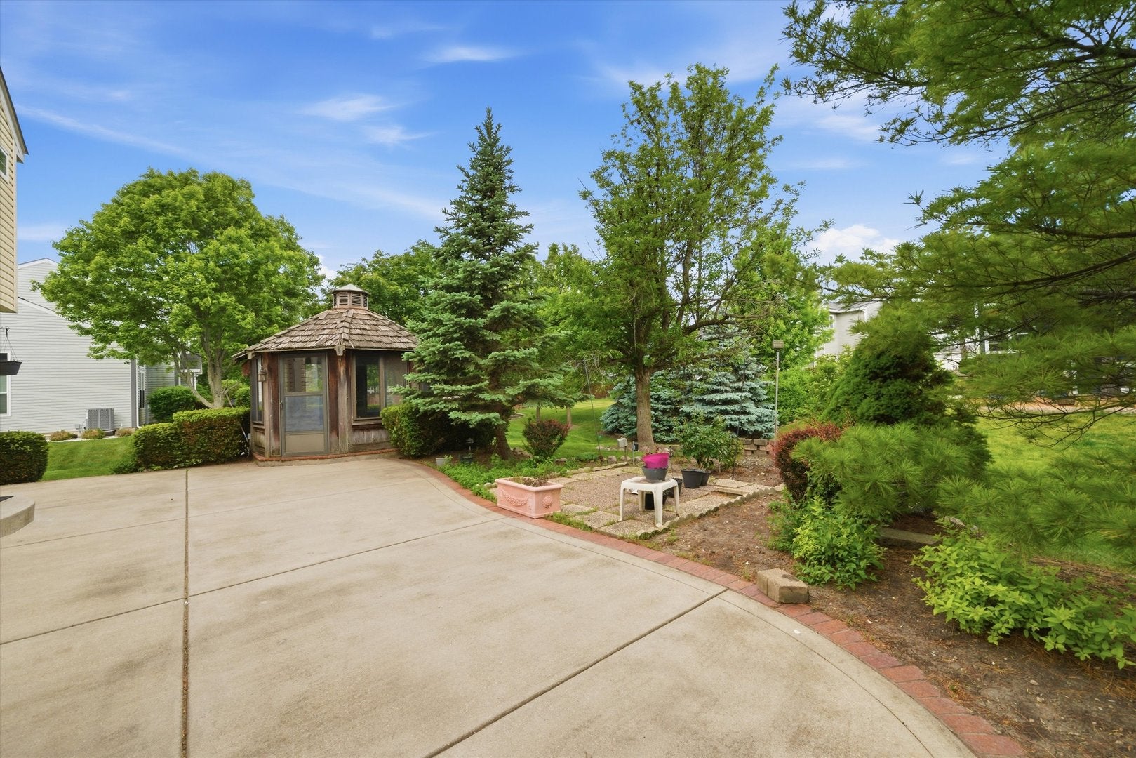 2210 Fieldcrest Drive