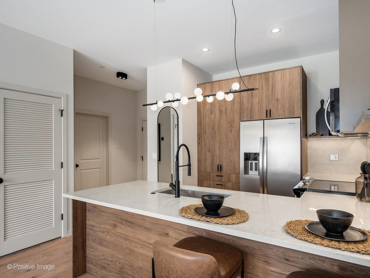 1235 N ASHLAND Avenue 502