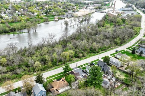 Tiny photo for 155 N Lincoln Avenue, Carpentersville, IL 60110 (MLS # 12624664)